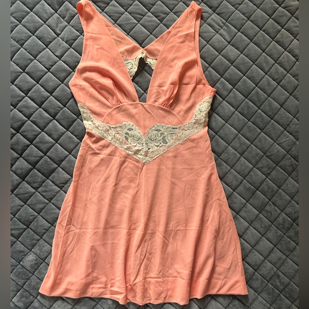 Vintage Blanche Peach Lace-Trimmed Nightgown